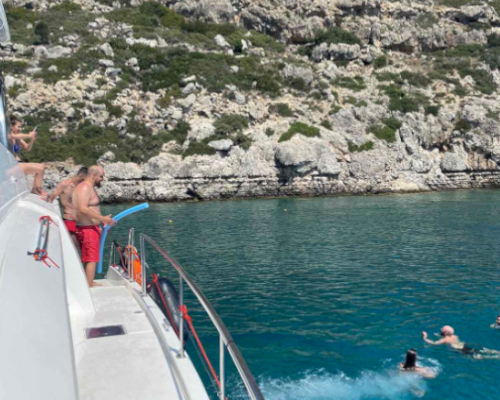 Organizovaná plavba na pláže východního pobřeží Rhodu catamaran Boss | Plavby | Captains Tours Rhodos Řecko