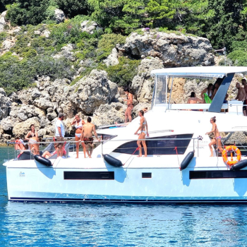 Croisière organisée aux côtes est de Rhodes sur le catamaran “Boss” (6 houers – 4 plages) | Croisière