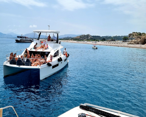 Georganiseerde Cruise Naar De Oostelijke Stranden Van Rodos Met Luxecatamaran Boss | Cruises | Captains Tours Rhodos Griekenland