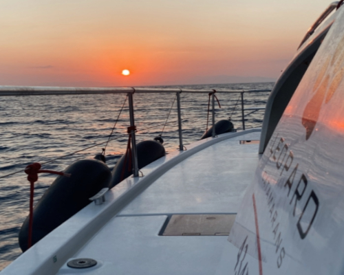 Zorganizowany Rejs Wzdłuż Wschodnich Plaż Rodos catamaran Boss | Rejsy | Captains Tours Rodos Grecja